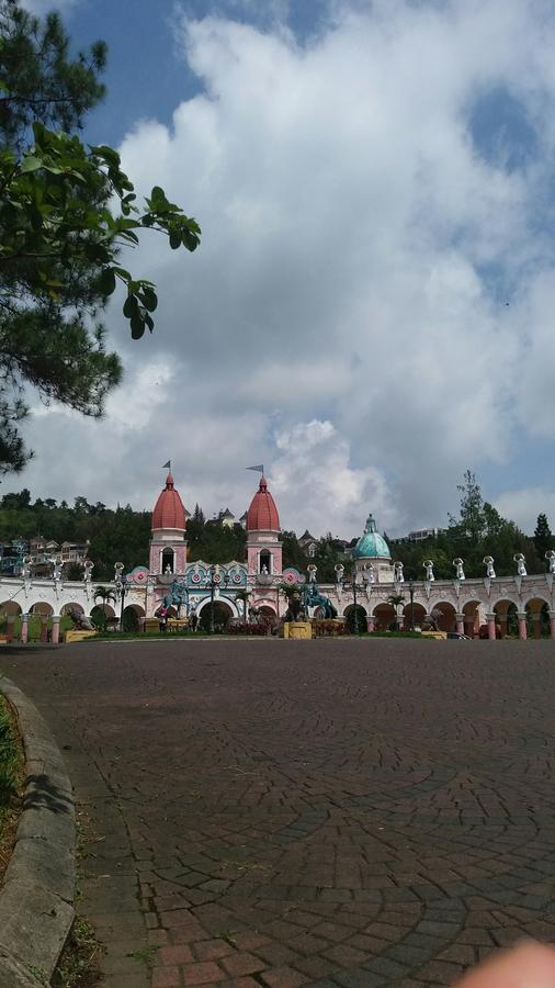 Vila Kota Bunga 5 Bedrooms Puncak Exterior foto