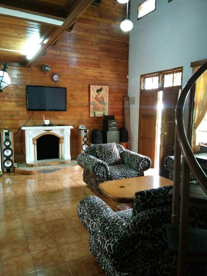 Vila Kota Bunga 5 Bedrooms Puncak Exterior foto